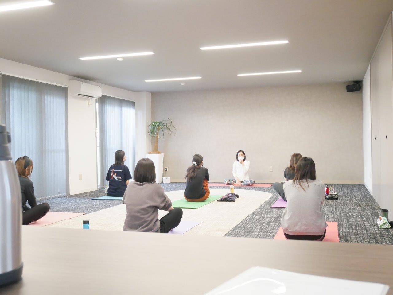 健康経営ヨガ教室